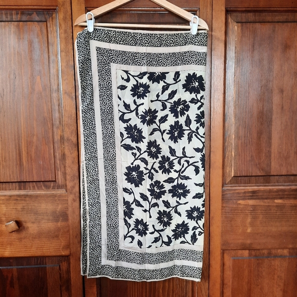 Adrienne Vittadini Silk Square Scarf Tan Cream Black Floral Pattern Semi-sheer - Picture 4 of 10